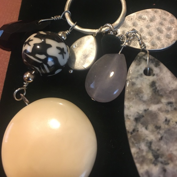 17in Silver Tone Textured Pendants Necklace - Picture 3 of 8